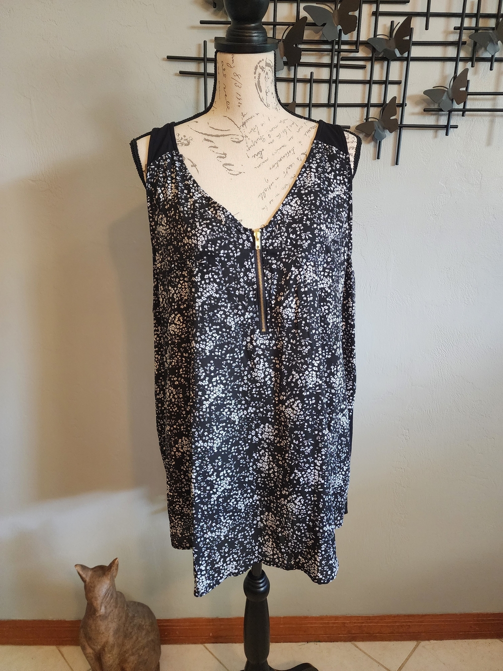 3 For $15! Rue21 Black and White Printed Zip Front Tank Top